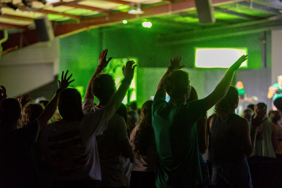 Snowbird purity retreat, pure and holy students worshiping